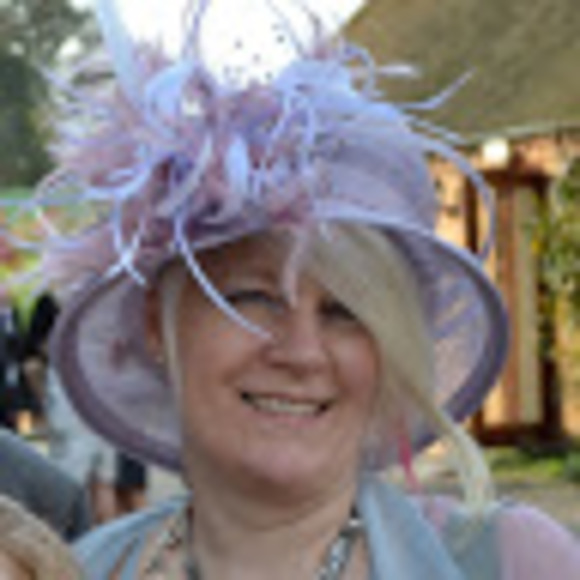 Meet your Posher, Louise - Picture 1 of 1